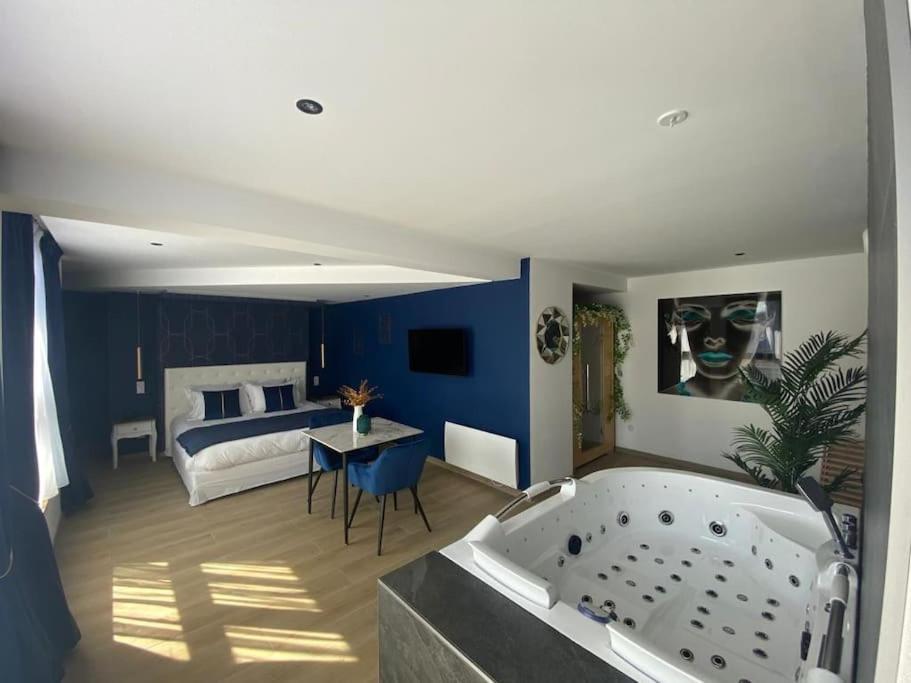 La Suite Saphir - Spa Privatif Нанси Экстерьер фото
